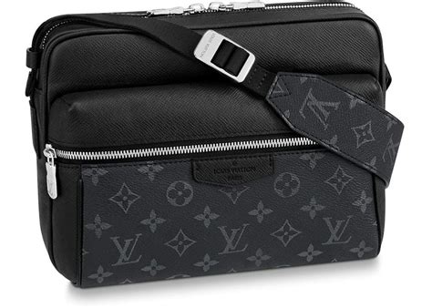 LOUIS VUITTON OUTDOOR MESSENGER BAG REVIEW.